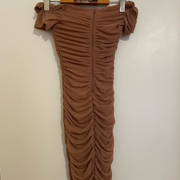 Windsor mauve mesh midi side slit off shoulder dress - Picture 6 of 7